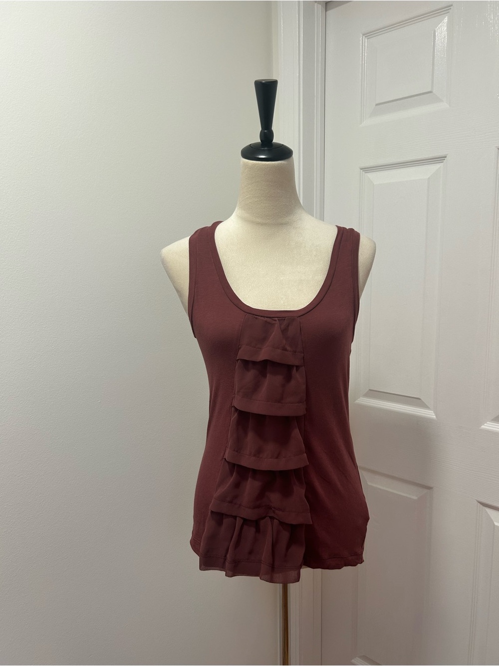 Banana Republic Sleeveless Ruffle Front Tank Top in Wine